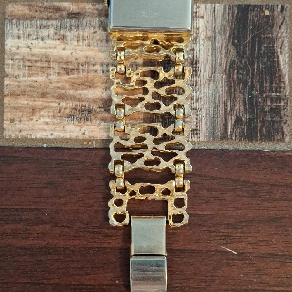 Andre Rivalle Womens Goldtone 17 Jewel Manual Wind-Up Swiss Watch. Tested, Works